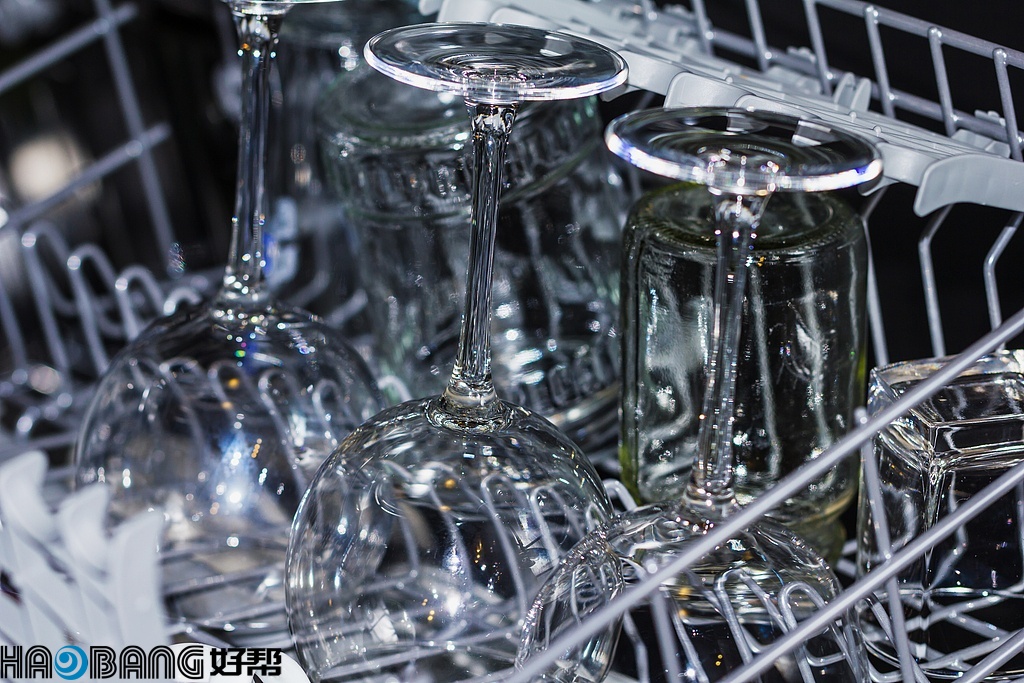 Kitchen dishwasher with wine glasses